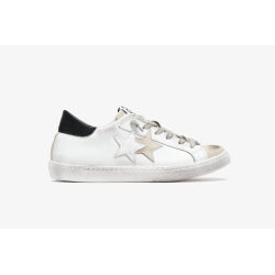 2 STAR SNEAKER LOW IN PELLE BIANCA CON DETTAGLI GHIACCIO-NERO ED EFFETTO "USED"