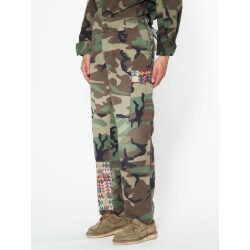 BL.11 PANTALONI CARGO CAMOU CON STAMPA APPLICATA